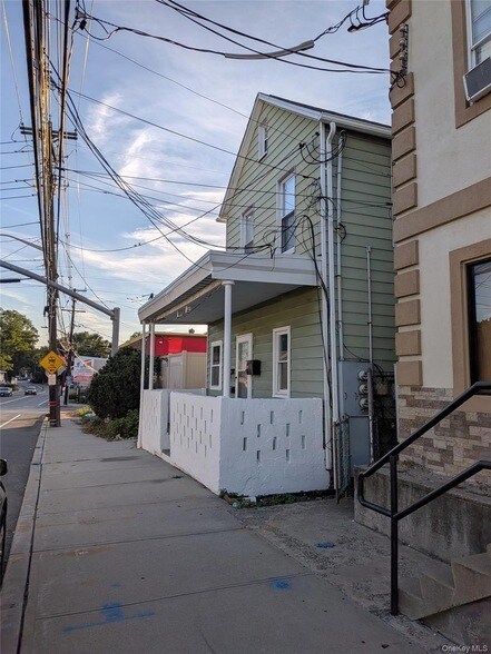 Photo - 90-92 W Railroad Avenue Unit