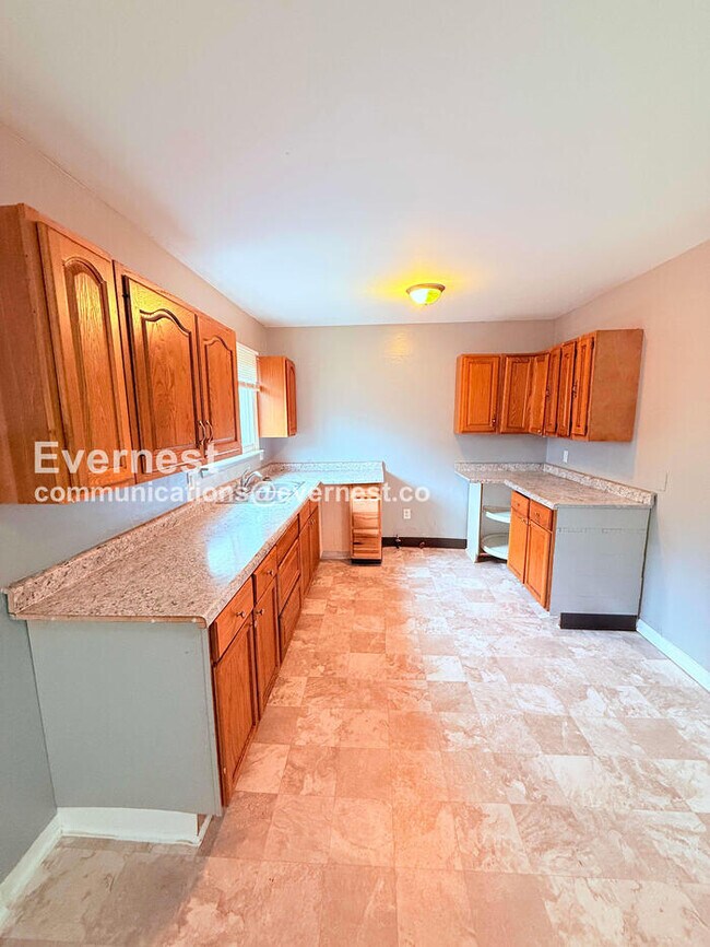 Photo - 12121 Montrose St