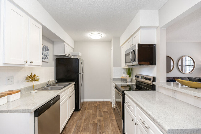 Upgraded Kitchen - 1 Bedroom - The Retreat of Shawnee Apartamentos