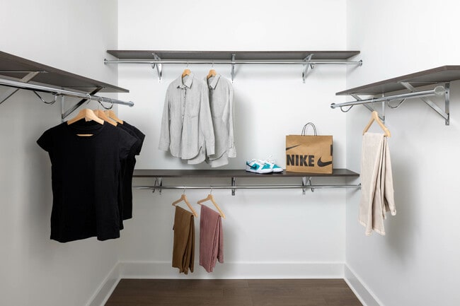 Closet - AMLI Atlantic Station
