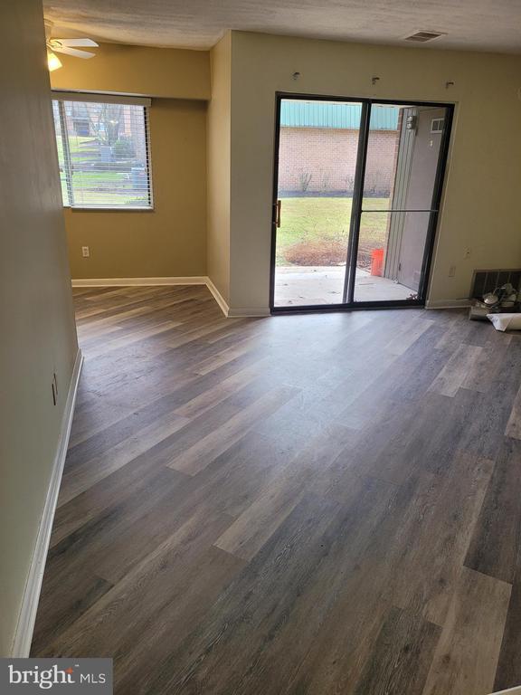 Building Photo - 1605 Meadowview Ln Unit 1605