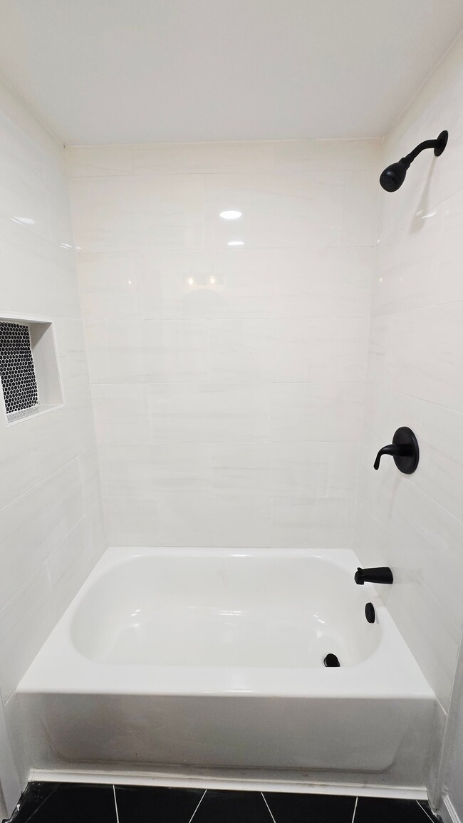 Photo - 643 S Washington St