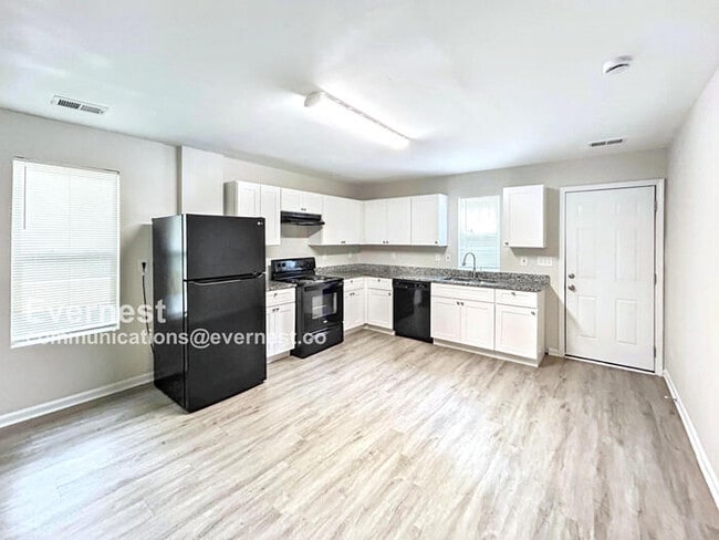 Photo - 915 Ridge Ave NW