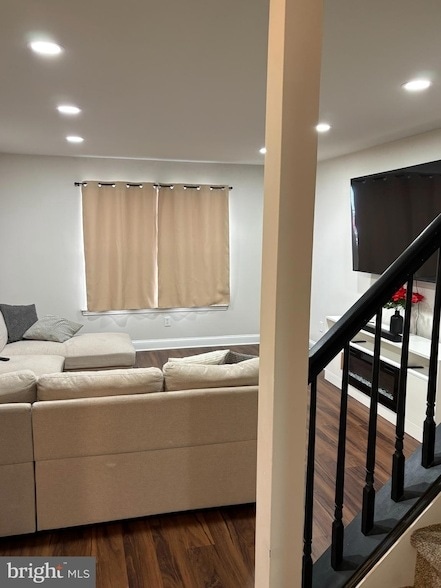 Photo - 430 Whitman Ln