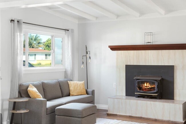 Photo - 1271 Essex St