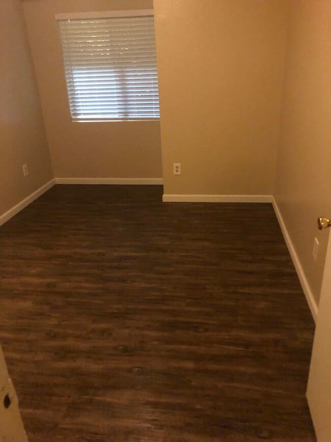 Photo - SW Bakersfield Condo. features 3 spacious bdrms 2.5 bath,