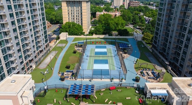 Photo - 640 N Church St Unidad C4