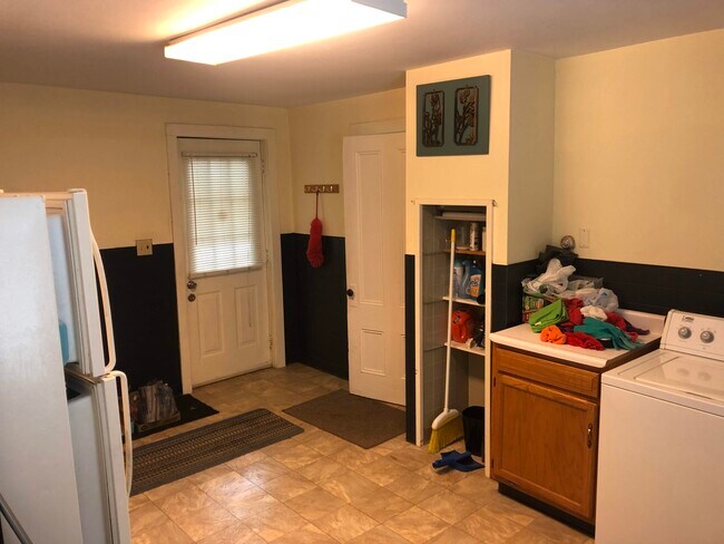 Building Photo - 38 S Main Street Rental