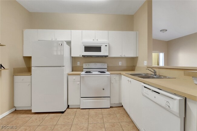 Building Photo - 4214 Bellasol Cir Unit 824