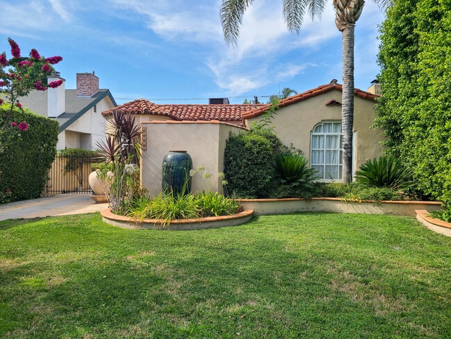 Building Photo - 11301 Blix St