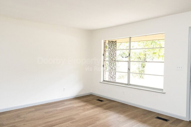 Photo - 1300 Koblan Dr