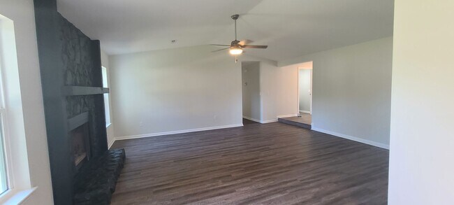 Photo - 104 Coachman Ln