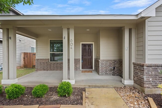 Photo - 604 Palmilla St