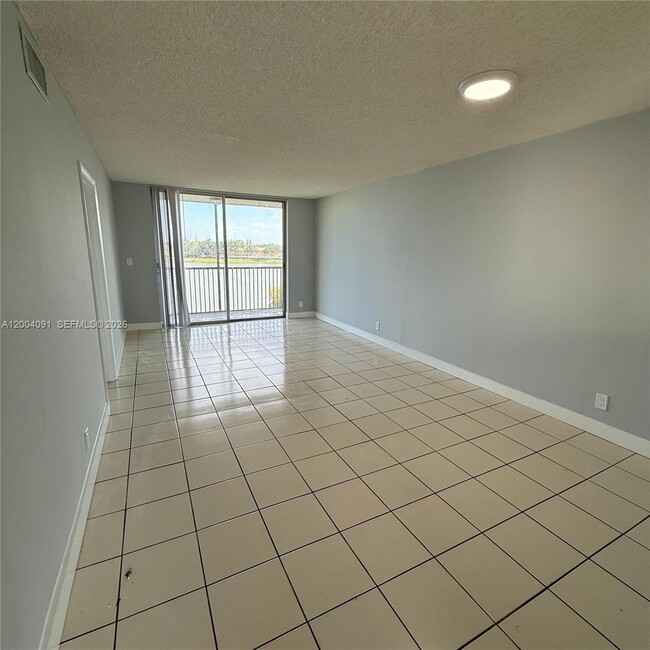 Photo - 8710 N Sherman Cir Unit 305