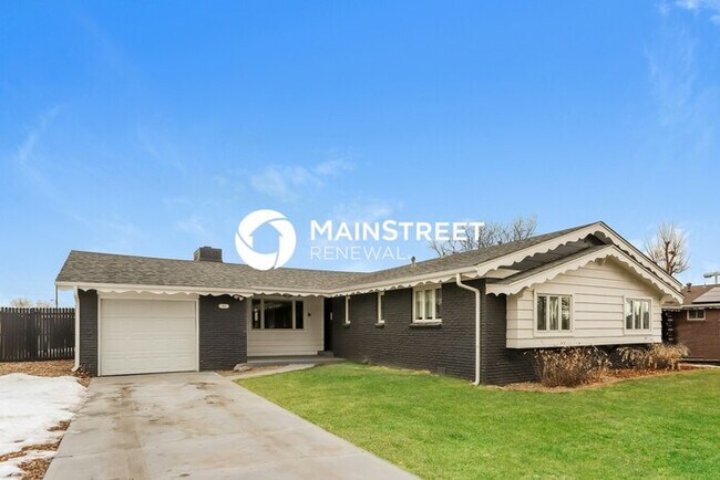 Building Photo - 4 Bedroom Pet-Friendly Home in AURORA, CO with Main Street Renewal