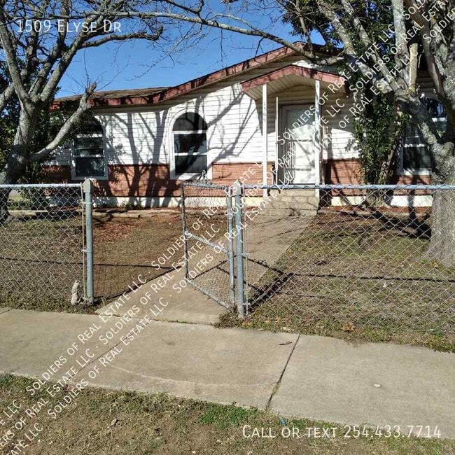 Photo - 1509 Elyse Dr House