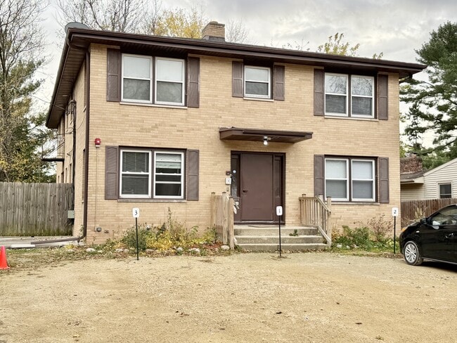 Building Photo - 290 Orchard Dr Unit 4