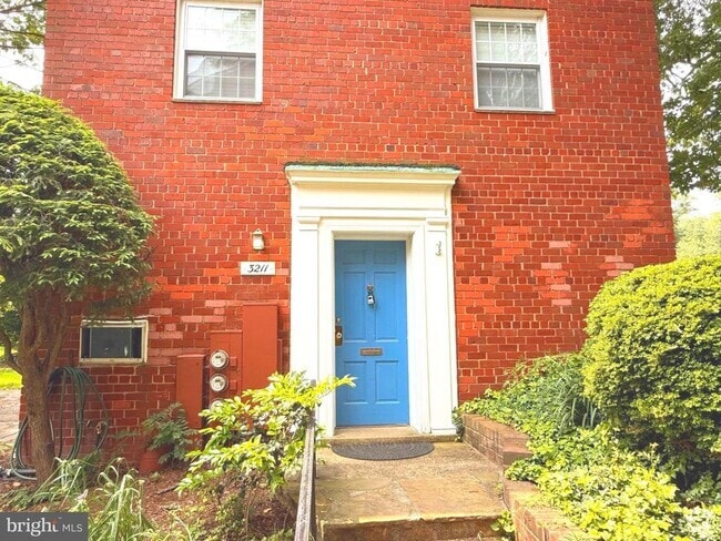 Building Photo - 3211 Ravensworth Pl Rental