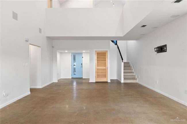 Photo - 35 Silverton Cir