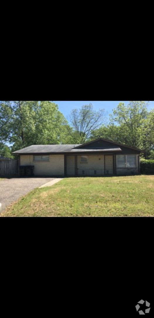 Building Photo - 3/2 Fenced yard and pet friendly LISD Rental