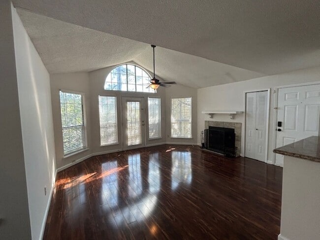 Photo - 1112 Sandy Ln Dr
