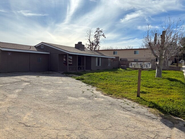 Building Photo - 558 E Avenue Q12 Unit 3 bedroom 1 bath home for rent