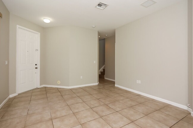 960 NE 37th Ave
