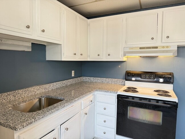 Photo - 839 E Walnut St Unit Apt. B- 2nd Floor