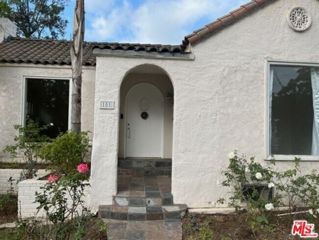 Building Photo - 101 N La Peer Dr Rental
