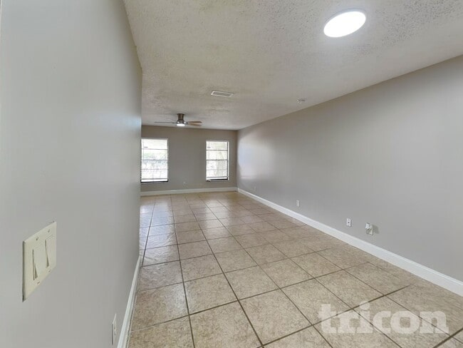 Photo - 818 Tarawood Ln