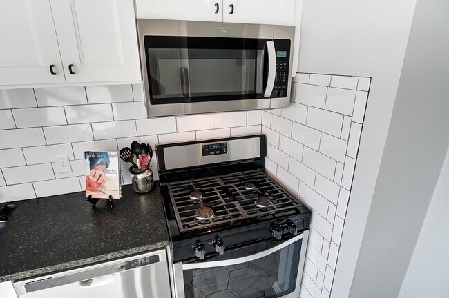 Photo - 1440 Elmwood Ave Unidad A