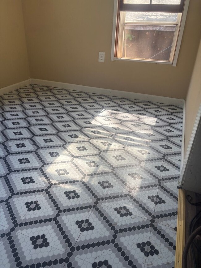 Photo - 518 Centerville St NW