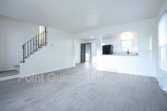 Photo - 5115-5117 N 60th St