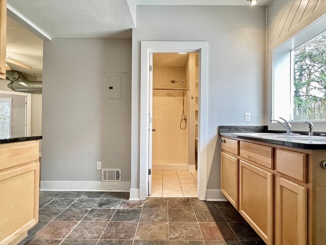 Photo - 933 E Front St Unit A