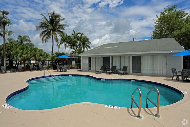 Piscina - Spinnaker Landing Apartments