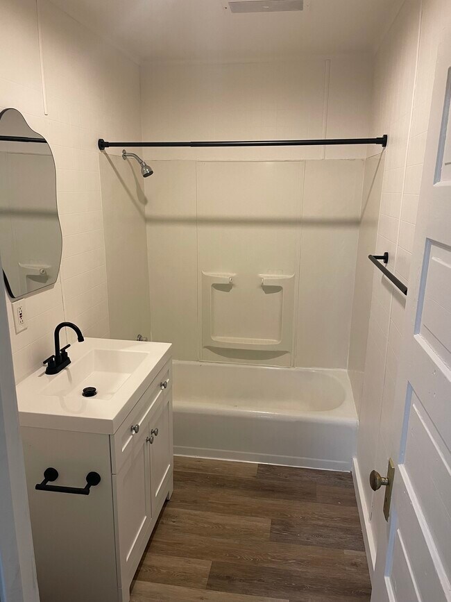 Photo - 2001 Grand St NE Unit 2