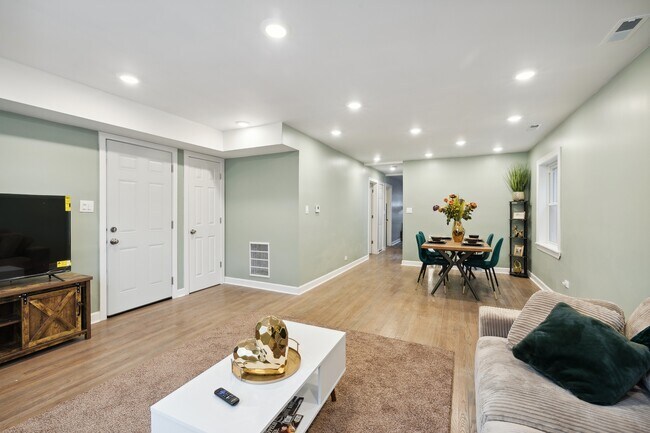 Photo - 5565 W Gladys Ave Unit 2