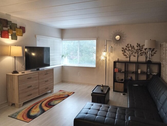 Living Room - 5 Bayard Rd Rental