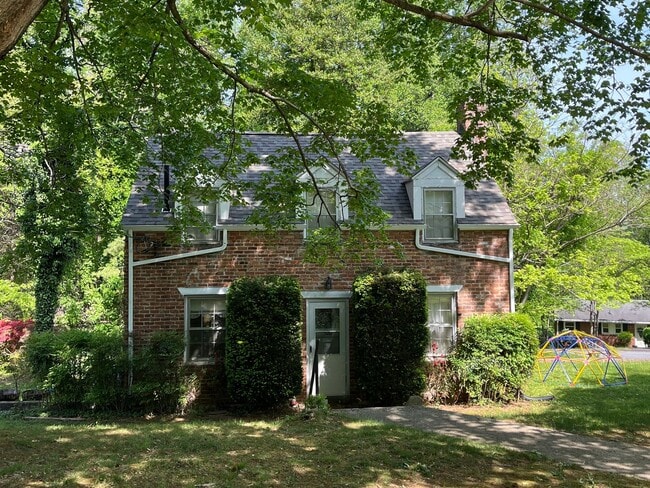 2 Story House Off Old Forest Road - 2 Story House Off Old Forest Road