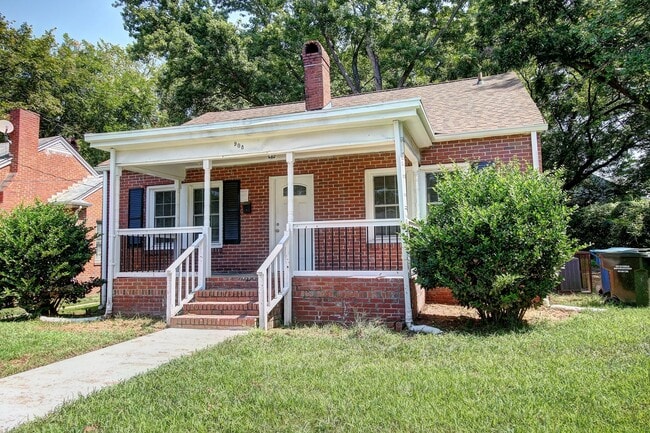 Quaint 2bd/1ba Bungalow Just One Mile Due ... - Quaint 2bd/1ba Bungalow Just One Mile Due ... House