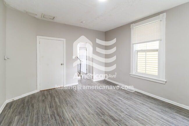 Photo - 29 E 13th St