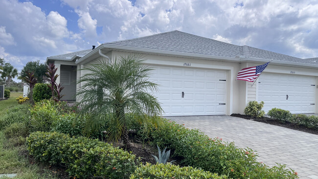 Left Corner Villa with Private 2 Car Garage & Pavered Driveway - 17661 Woodland Ct House