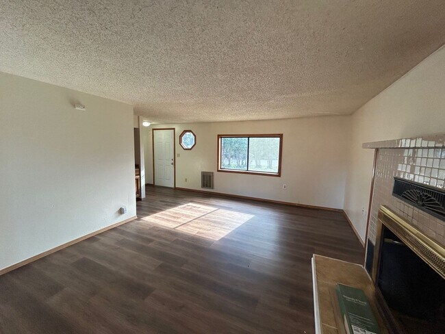 Photo - 913 Peters Pl SE Unit 3