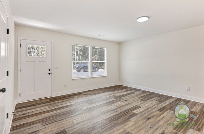 Photo - 125 Lyman Lodge Rd