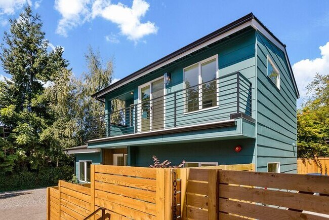 Fresh AIR CONDITIONED Arbor Lane Beauty! - Fresh AIR CONDITIONED Arbor Lane Beauty! House