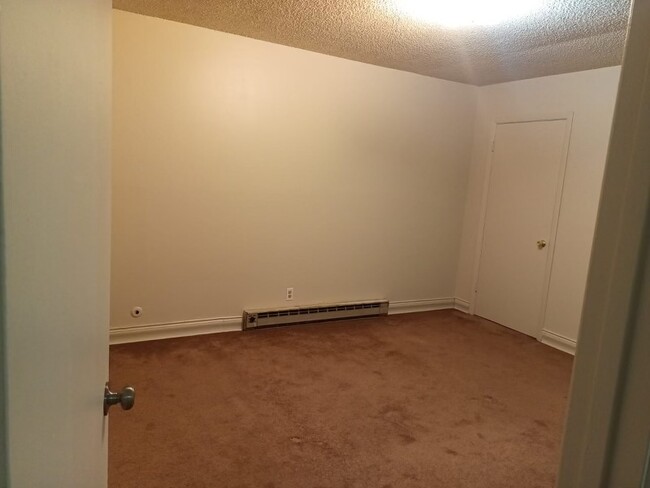 Building Photo - 5811 Stieren Dr Unit 5811 - 93 Rental