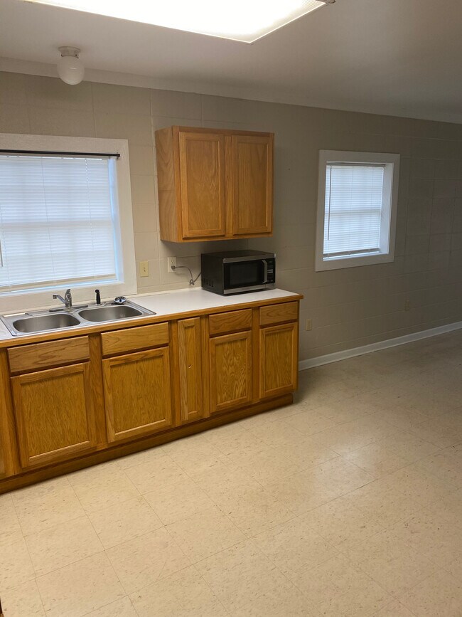 4111 Highway 31 Unit A