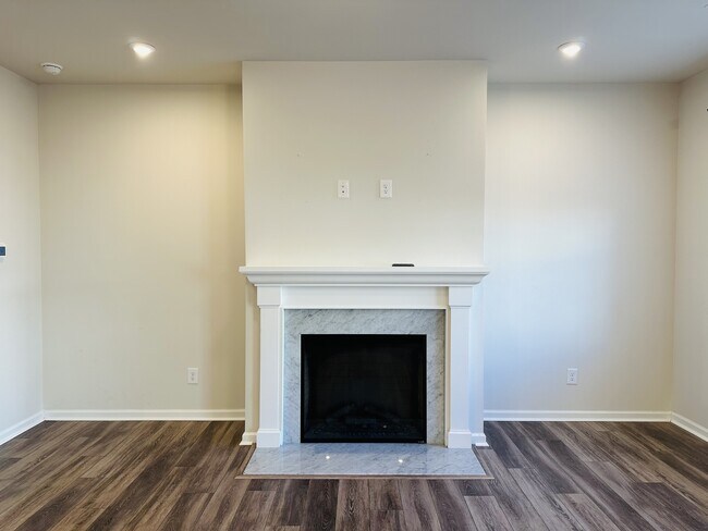 Photo - 5851 Strathmore Ct