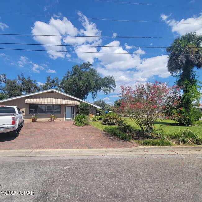 Photo - 807 Buena Vista Blvd