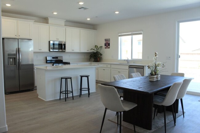 Building Photo - 12663 Snowy Owl Wy Rental